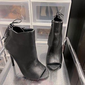 Steve Madden booties size 5
